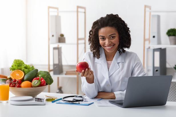 The Distinction Between Dietitians and Nutritionists